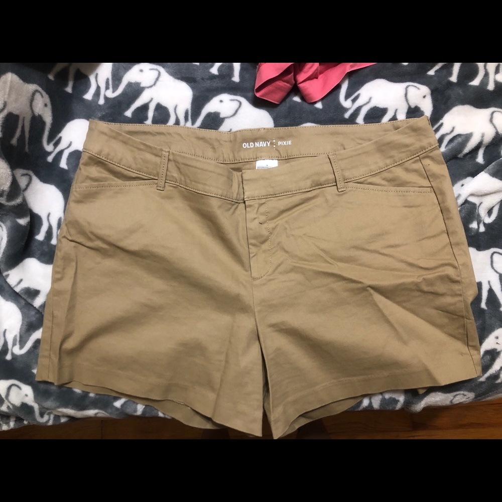 Size 14 Old Navy khaki shorts